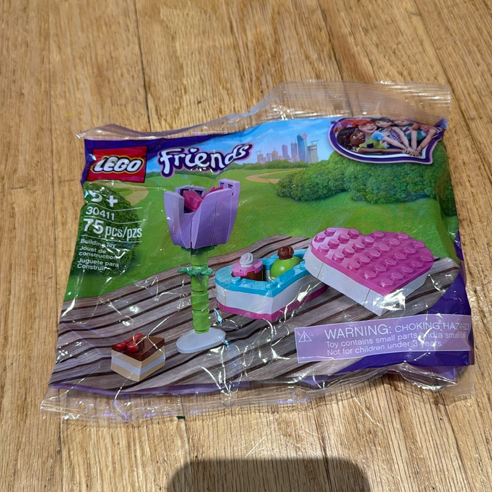 BNIP Lego poly bag Friends flower and heart box 30411